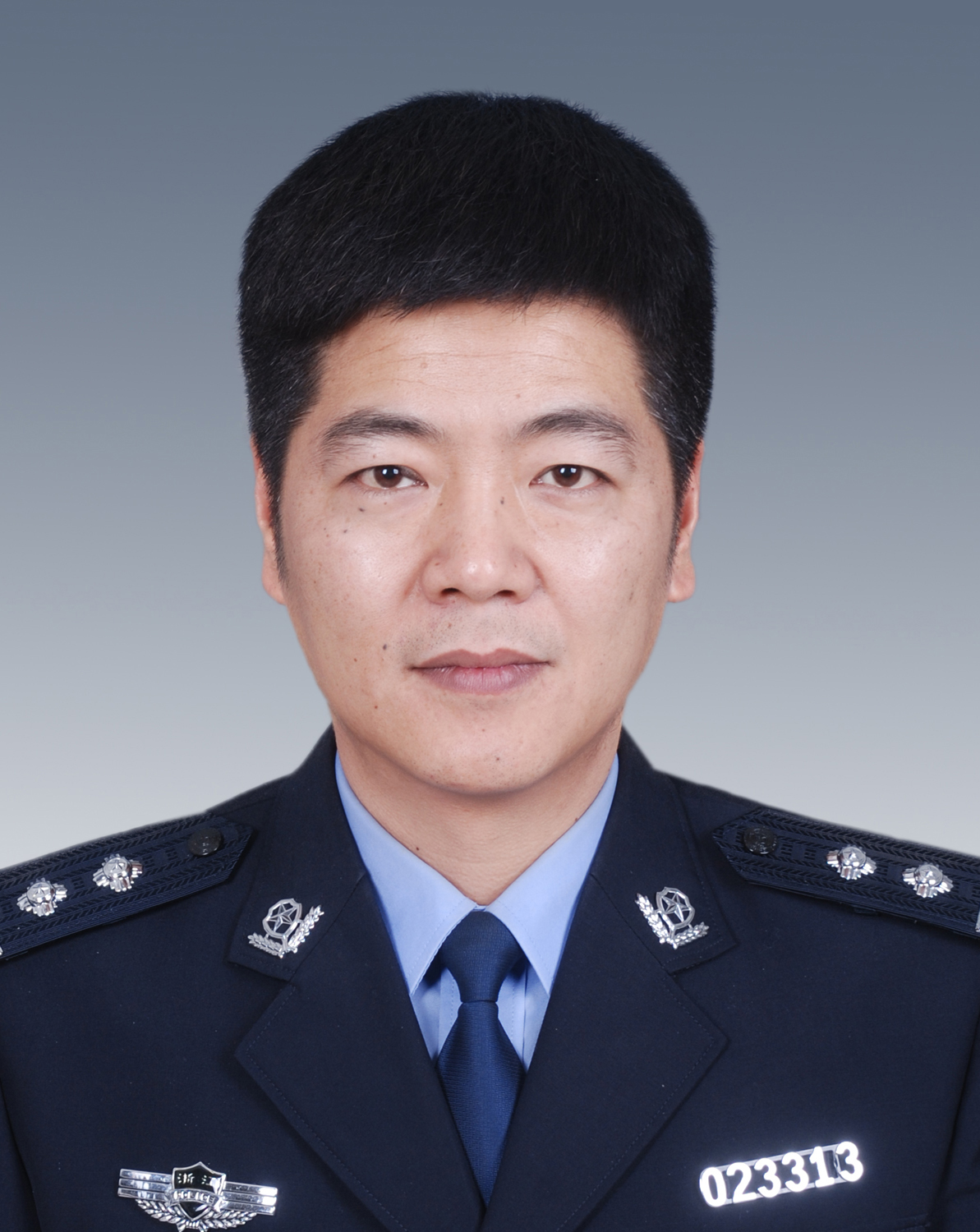 岑曙挺